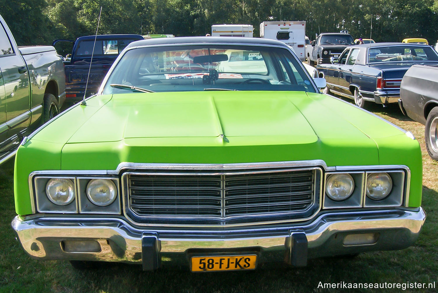 Chrysler New Yorker uit 1973
